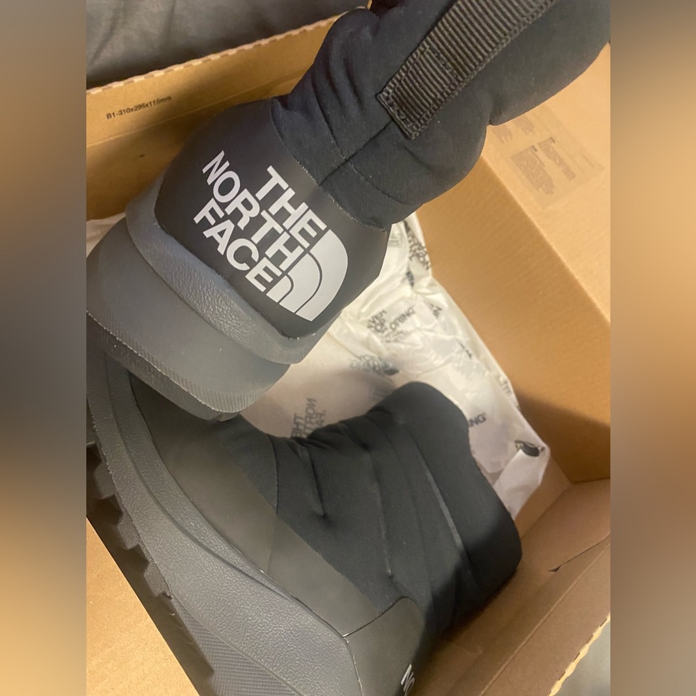 Brand new black north face winter boots size 5